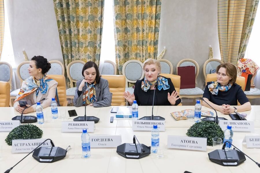 В Общественной палате РФ состоялась презентация платка «Русская зима»