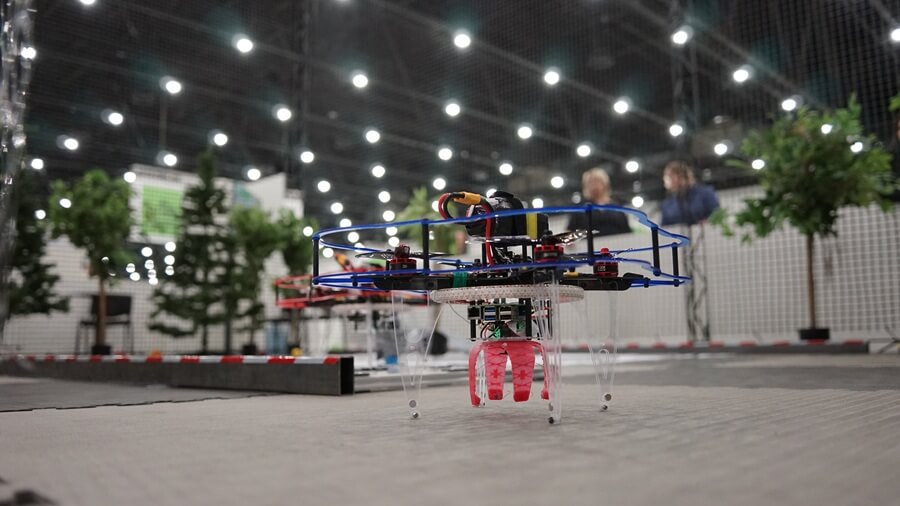 Шоу дронов прошло на финале чемпионата «Профессионалы» в Санкт-Петербурге