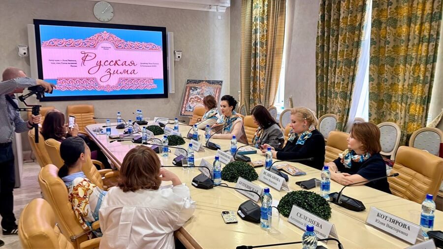 В Общественной палате РФ состоялась презентация платка «Русская зима»